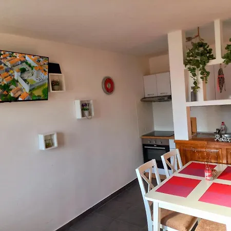 Gracijela Apartment *